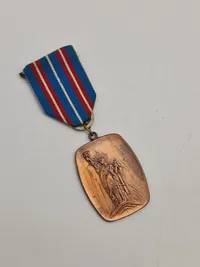 Originale frihedsmarch medaljer (bemærk båndet er i modstandsbevægelsens farver)