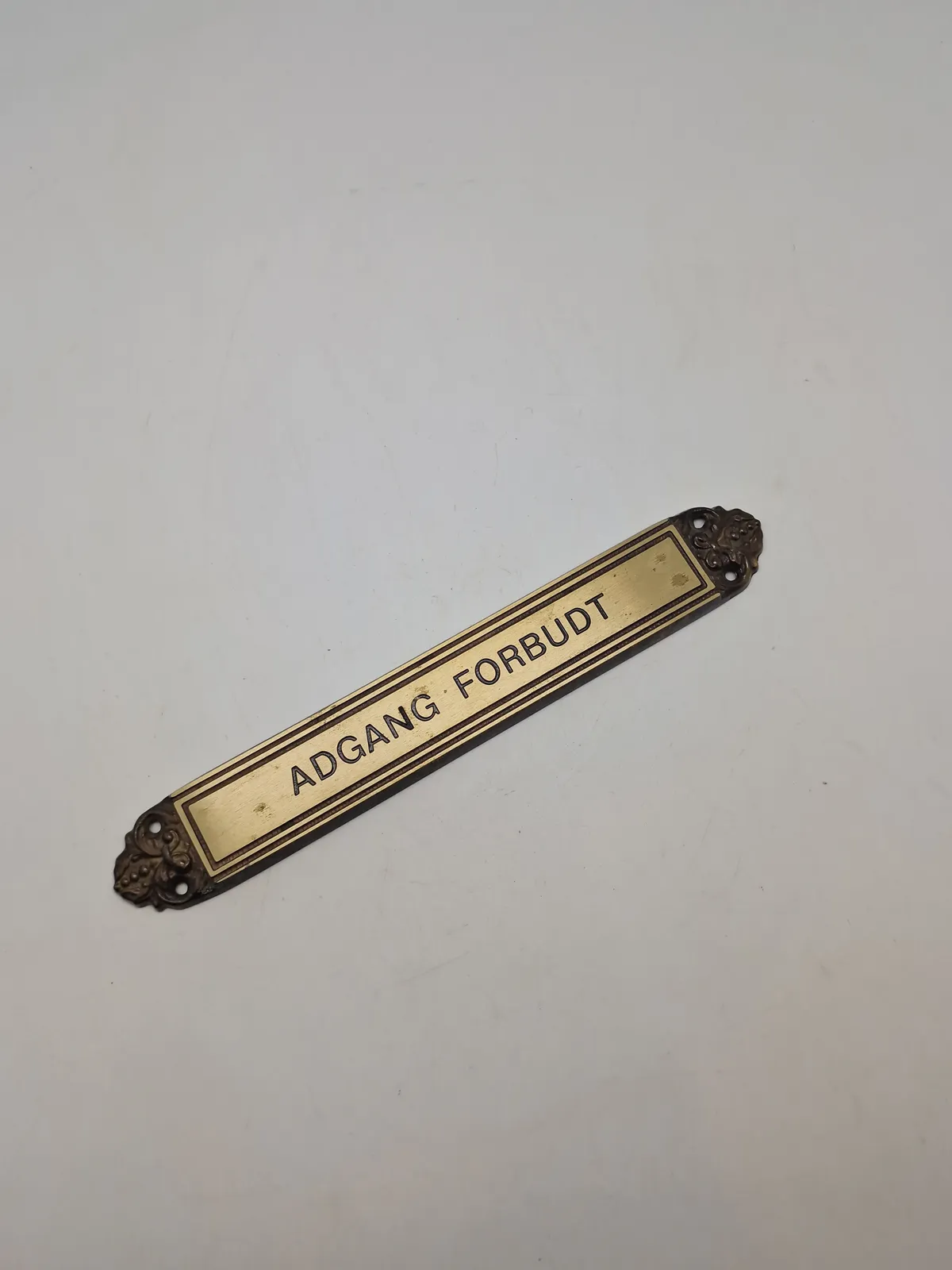 Messingskilt “Adgang Forbudt”