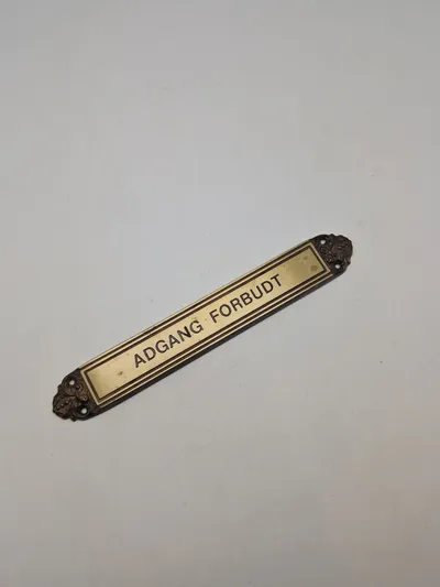 Messingskilt “Adgang Forbudt”