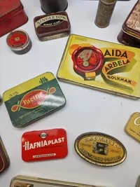 Stor samling ældre dåser mm.
