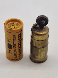 Gul HK patron lavet som lighter