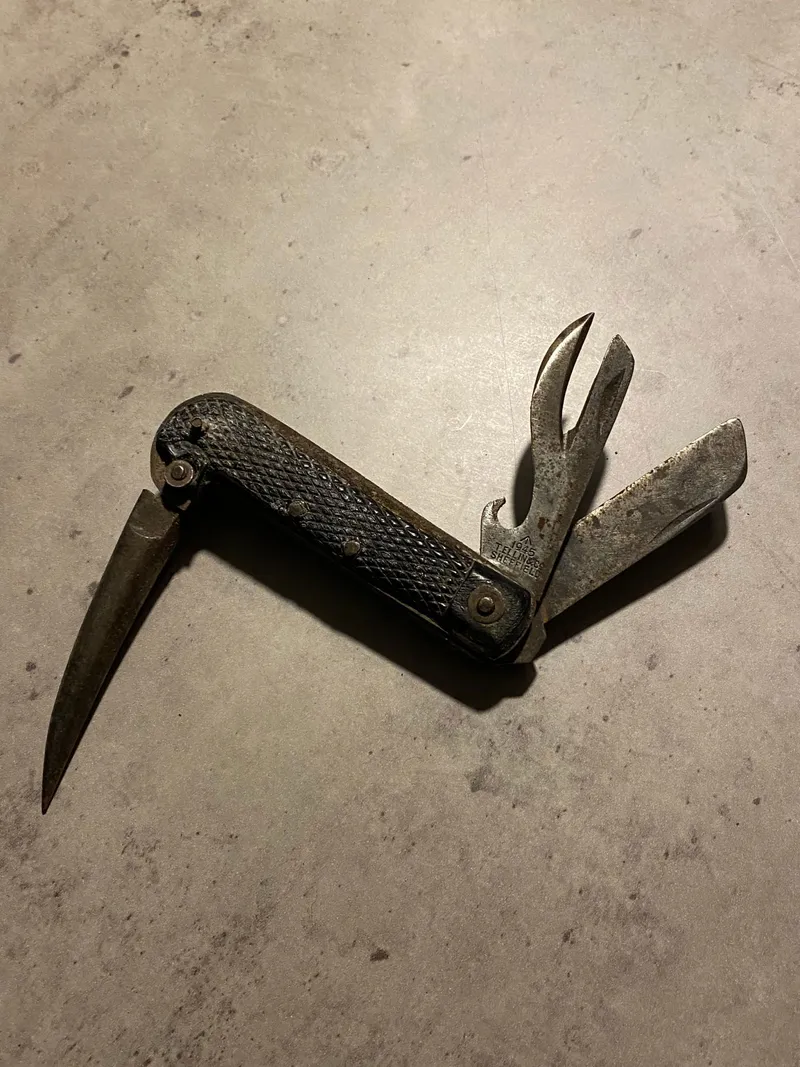 Original engelsk Broadarrow stemplet foldekniv fra 1945
