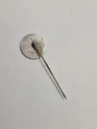 Original “Trods alt” nål og hæfte udstedt af officersforening ifbm ww2