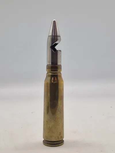 Samfundshjælper lavet af 20 mm patron, til minde om soldatertiden