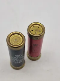 Salt & pepper sæt lavet som jagtpatroner som reklame for HK