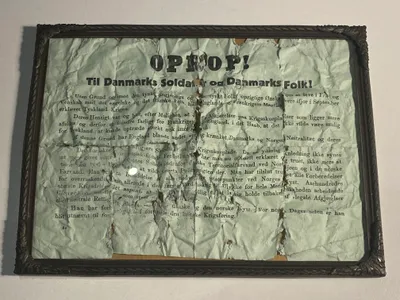 Originalt “Oprop” i ramme, nedkastet over Danmark 9.april 1940. Meget slidt - historie ukendt