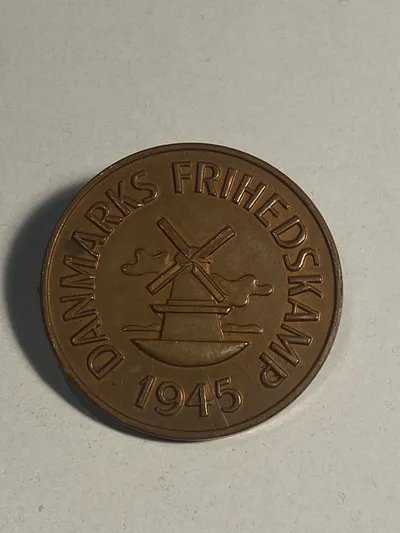 Original mønt, Danmarks Frihedskamp 1945 - lavet som nål
