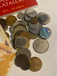 Samling pengesedler, mønter mm.