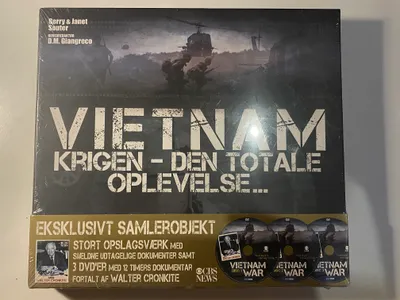 Stort vietnam opslagsværk med massere af genoptryk af originale papirer, hæfter mm.