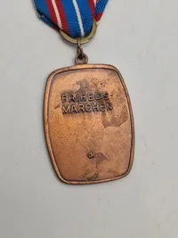 Originale frihedsmarch medaljer (bemærk båndet er i modstandsbevægelsens farver)