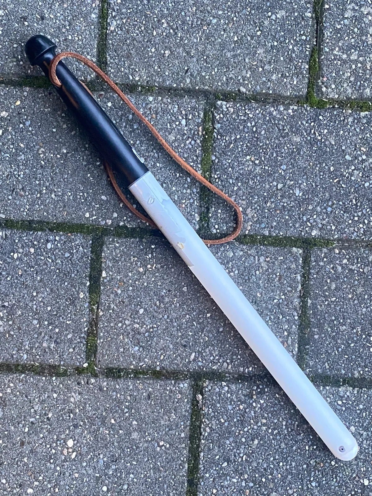 Original dansk MP knippel til trafikdiregering - lavet af plast (ikke til at slå med)