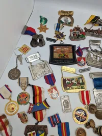 Stor samling mærker, medaljer mm.