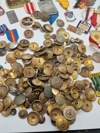 Stor samling mærker, medaljer mm.