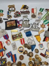 Stor samling mærker, medaljer mm.