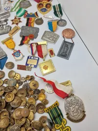Stor samling mærker, medaljer mm.