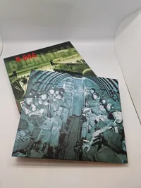 Stort ww2 værk med massere af udtrækspapirer mm.