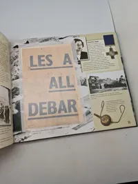 Stort ww2 værk med massere af udtrækspapirer mm.