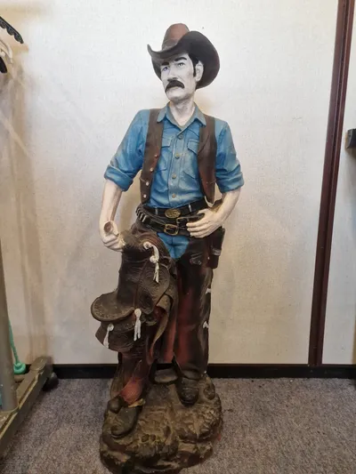 Stor veludført model af Cowboy. Skal afhentes i Vordingborg