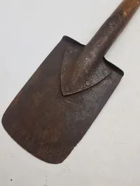Lille veludført spade, spejder ??