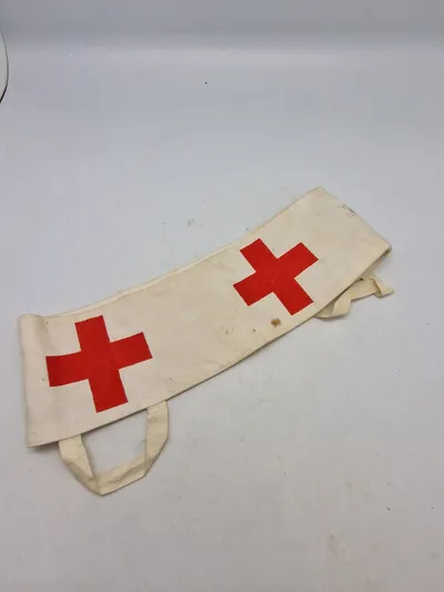 Rødekors bind til hjelmen