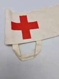 Rødekors bind til hjelmen