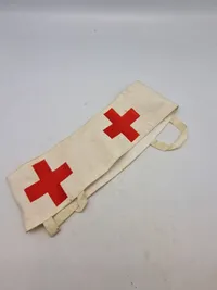 Rødekors bind til hjelmen