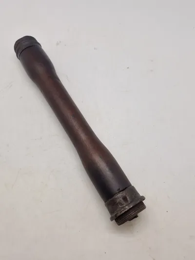 Originalt skaft med snor og kugle for tysk M/24 stielgranate godt stemplet