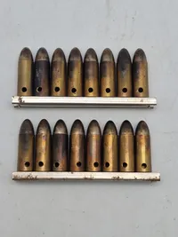 Originale 9 mm Scharfe (Mauser pistolen) også mp34. Sjælden æske med 16 stk + ladeskinner. Godt stemplet. Alle deaktiveret