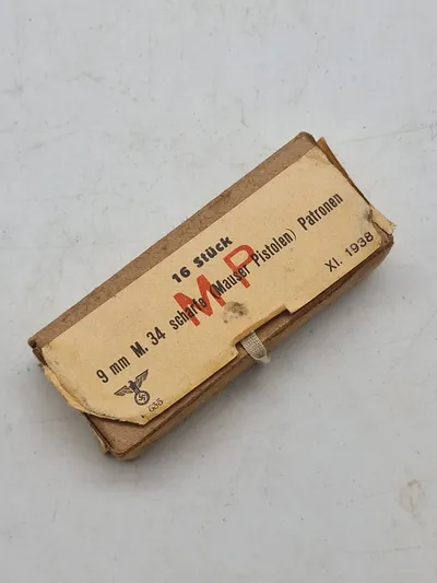 Originale 9 mm Scharfe (Mauser pistolen) også mp34. Sjælden æske med 16 stk + ladeskinner. Godt stemplet. Alle deaktiveret