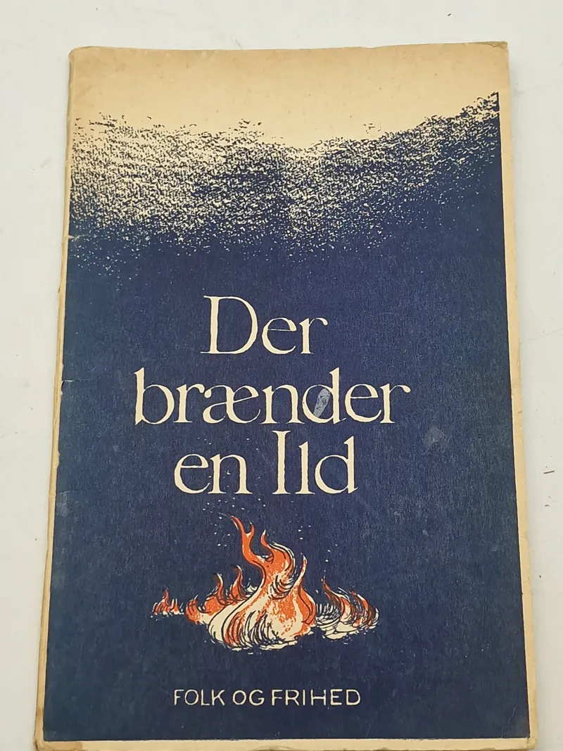 Original bog “Der brænder en ild” udgivet under besættelsen