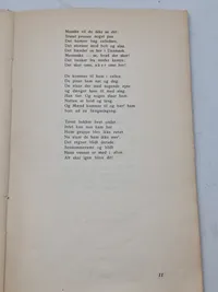Original bog “Der brænder en ild” udgivet under besættelsen