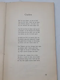Original bog “Der brænder en ild” udgivet under besættelsen