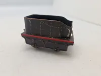 Ældre bliklokomotiv fra før ww2 (ca 1930) fremstiller Josef Kraus. 
Lokomotiv defekt