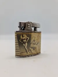 Lighter med letpåklædte kvinder