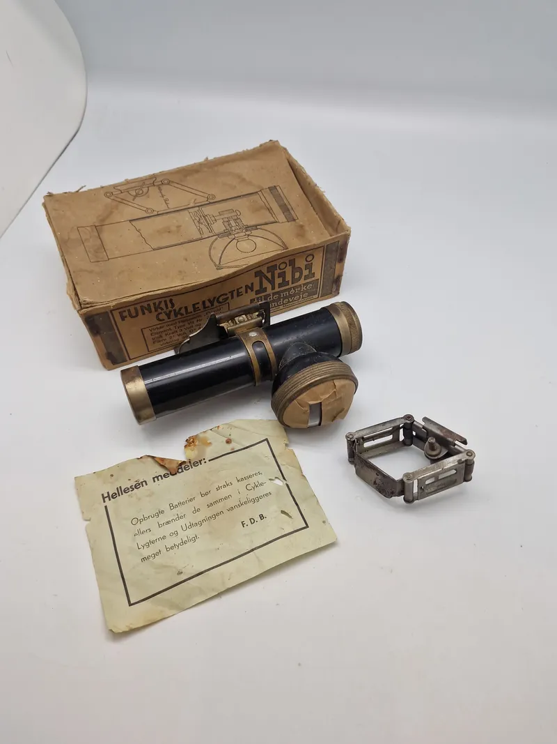 Ekstremt sjælden komplet mørklægningscykel lygte fra ww2 - komplet med æske og brugervejledning