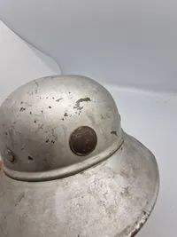 Original tysk Luftschütz hjelm, anvendt efter krigen som sikkerhedshjelm på Tuborg