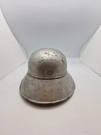 Original tysk Luftschütz hjelm, anvendt efter krigen som sikkerhedshjelm på Tuborg