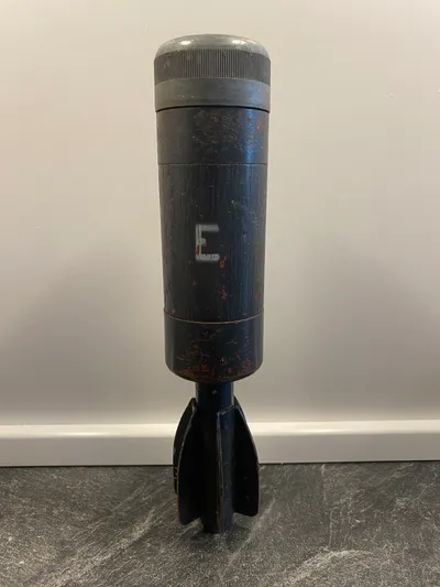 Sjælden original 2inch mortergranat med krop af træ brugt til undervisning