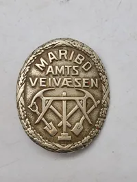 Originalt mærke for Maribos amts vejvæsen