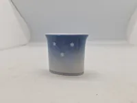 Bæger / Vase med julestjerne og kirke, Royal Copenhagen nr. 194