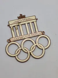 Sjældent originalt stort olympiade mærke fra 1936, anvendt i kølegitteret på tjenestebiler til olympiaden