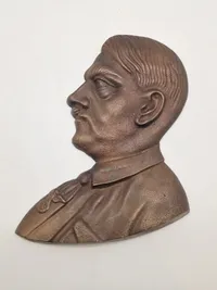 Adolf Hitler Relief - Efterkrigs