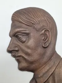 Adolf Hitler Relief - Efterkrigs