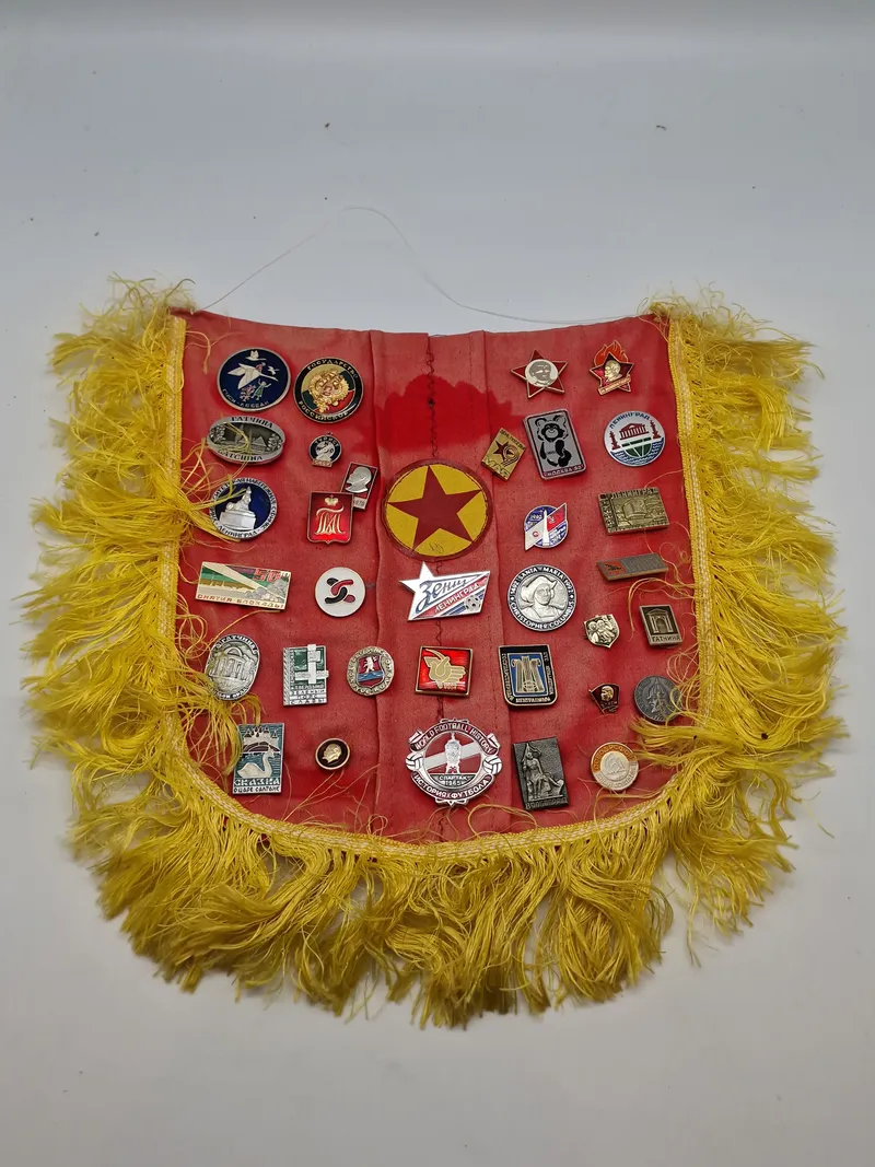 Samling pins og nåle
