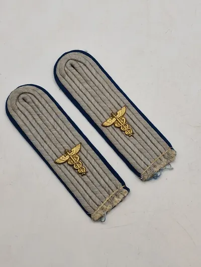 Pair of German Army Truppensonderdienst Administrative Officer Sew In Shoulder Straps