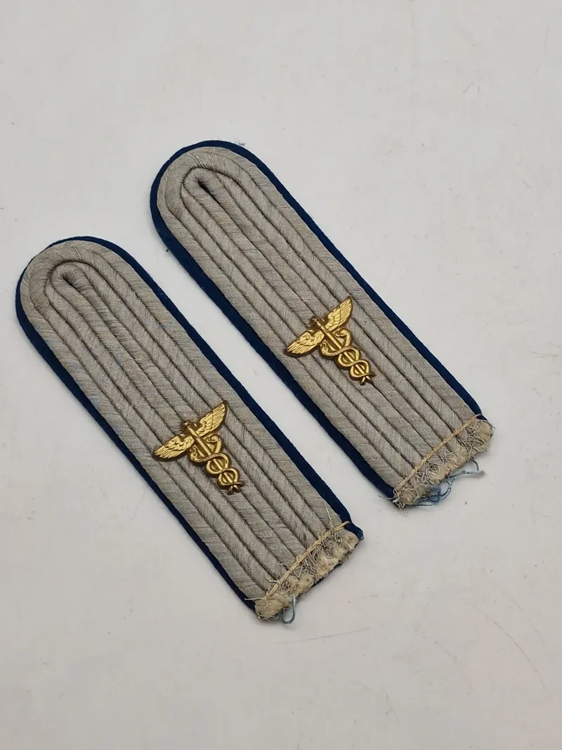 Pair of German Army Truppensonderdienst Administrative Officer Sew In Shoulder Straps