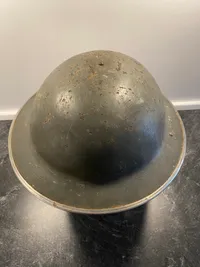 Original engelsk ww2 “Broody” hjelm - 3 løver stemplet ind i siden - luftværn???
