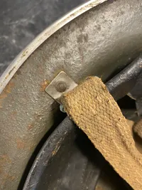 Original engelsk ww2 “Broody” hjelm - 3 løver stemplet ind i siden - luftværn???