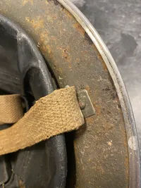 Original engelsk ww2 “Broody” hjelm - 3 løver stemplet ind i siden - luftværn???