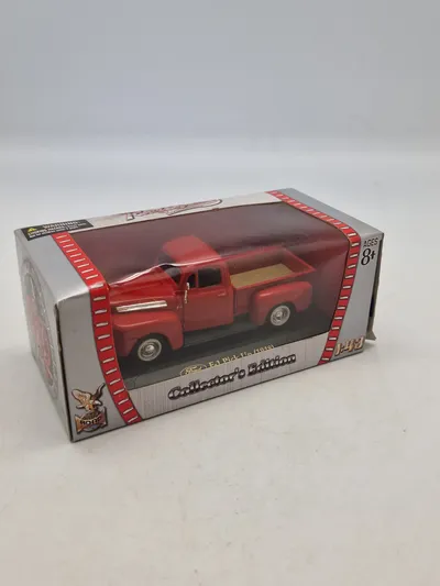 Modelbil i æske
